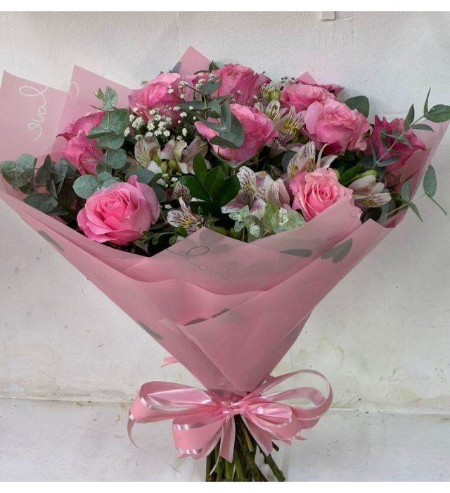 Luxuoso buquê em rosas cor de rosa